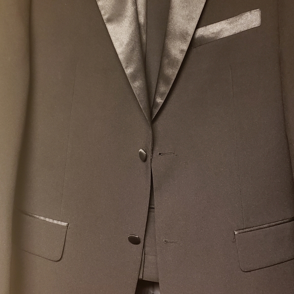 Tuxedo - Picture 2 of 16